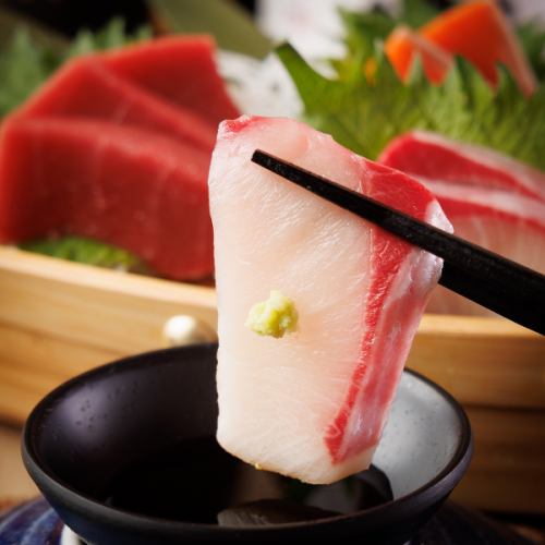 自慢の創作料理に舌鼓をうつ、和やかな空間!