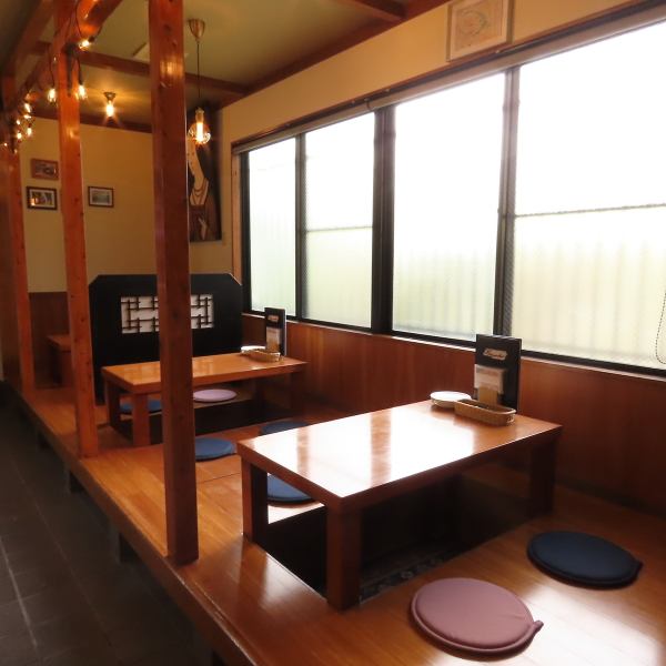 The raised sunken kotatsu seats are a relaxing space where you can take off your shoes.It's perfect for small drinking parties and casual gatherings, and is popular with students and local regulars.The attraction is that you can chat casually in a warm atmosphere.Please enjoy local cuisine and alcohol with your friends.
