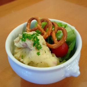 欧風ポテトサラダ（Kartoffelsalat）