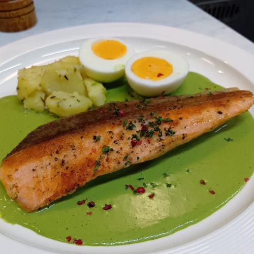 サーモンのソテー/グリューネゾーセ