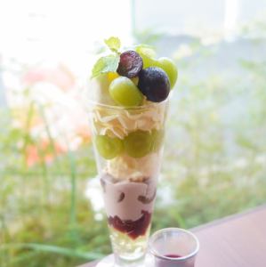 阳光麝香葡萄酒和巨峰葡萄芭菲