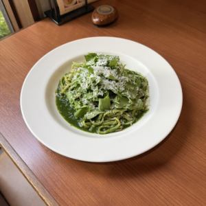 熱那亞菠菜佐薩拉米香腸和新鮮芝麻菜