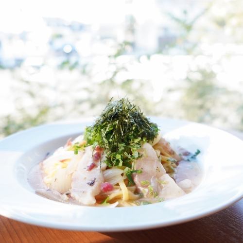 벚꽃 도미와 매화 오일 파스타