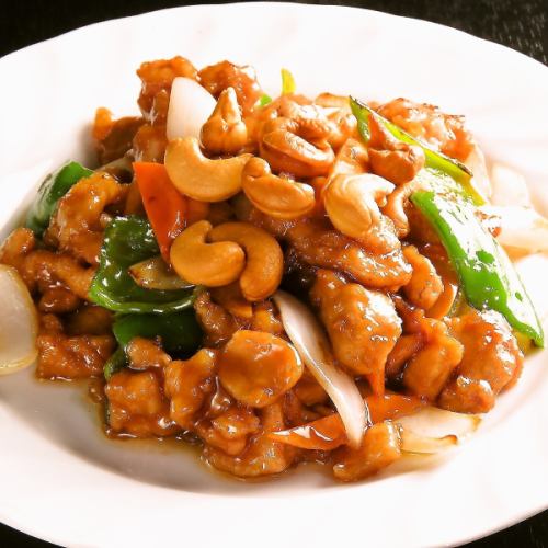 Stir-fried chicken and cashew nut