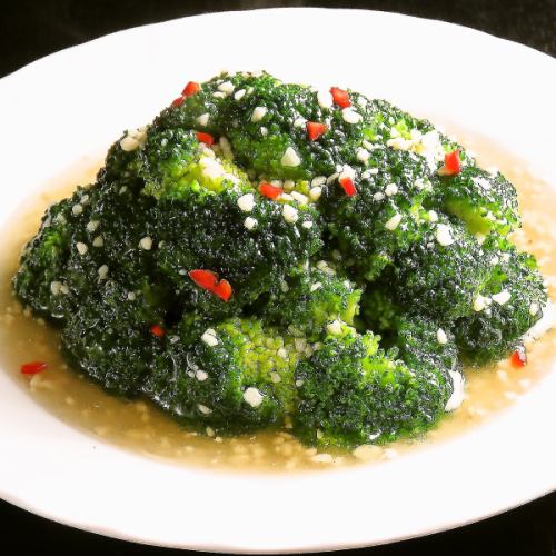 Stir-fried Garlic and Vegetables / Stir-fried Bean Sprouts / Stir-fried Broccoli and Garlic