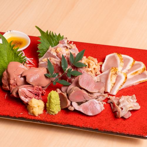 新鮮な鶏刺し盛り合わせ