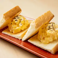 宝夢卵のミニトーストサンド