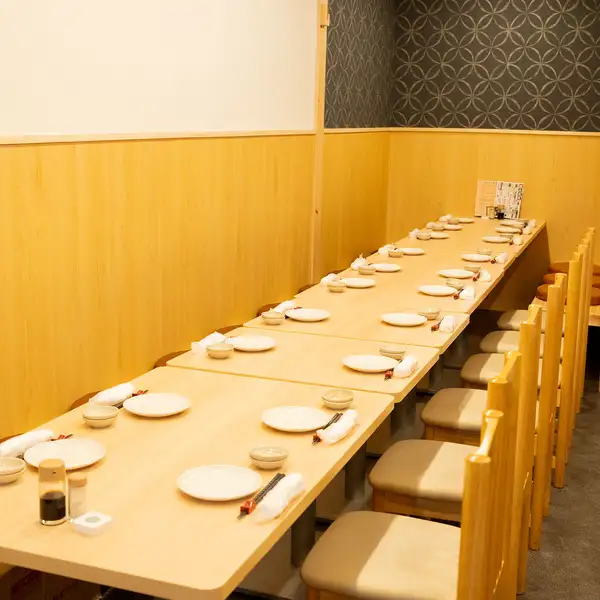 20名様以上でも皆さま同じお席で宴会や、お食事会などを楽しんでいただけます。