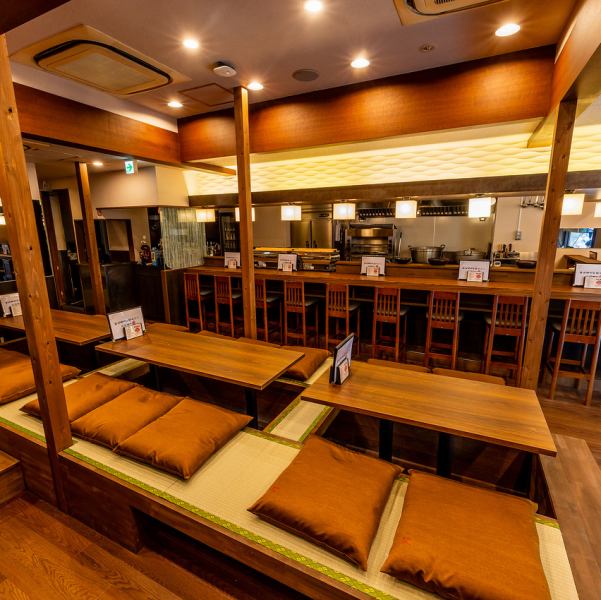 【친구나 가족과 함께, 특별한 시간을 보내 주세요♪】 소인원으로의 이용에 딱 맞는 테이블석이나 파고다타석석을 준비하고 있어, 편히 즐길 수 있습니다◎카운터석도 있으므로, 간판 메뉴와 함께 일환의 혼자 마시기에도 부디★