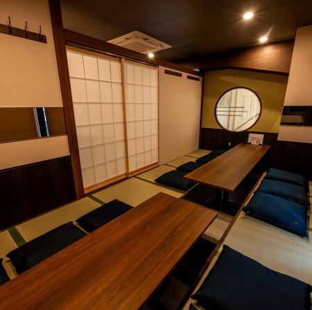 6名様まで対応の2階掘りごたつ席♪ 2階にも6名様向けの掘りごたつ席を2卓ご用意しております。周りを気にせず、足を崩してリラックスできるため、気の置けない仲間との飲み会や、少人数の打ち上げにおすすめです。