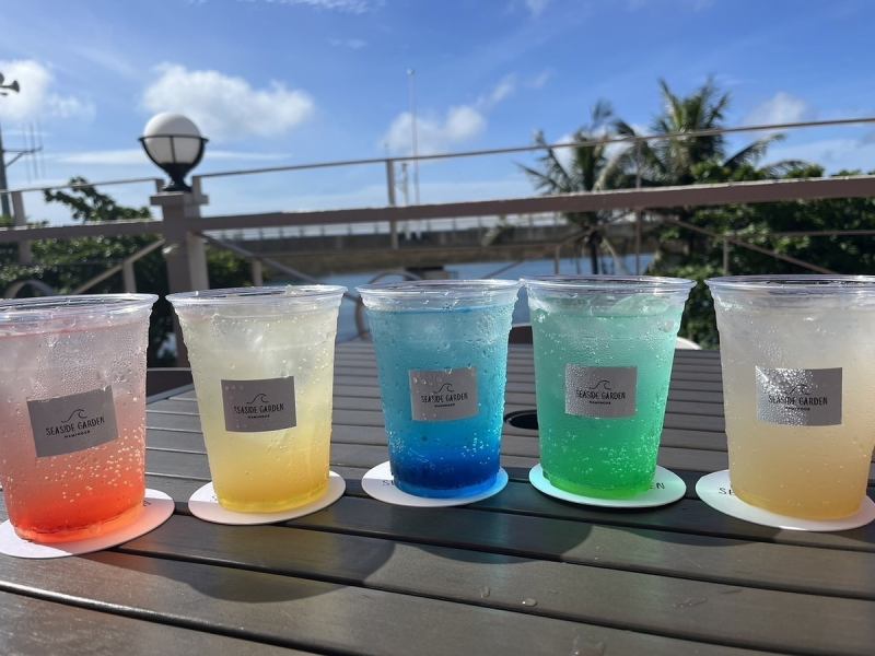 涼しい店内で、絶品のアサイーボウルや一番人気のガーリックシュリンプをお楽しみいただけます。清潔なお手洗いが完備されており、快適にお食事を楽しむことができます。さらに、テラスでのBBQも可能です。新鮮な食材を使用した料理や心地よい空間で、お過ごしいただけます。お客様のご来店を心よりお待ちしております。