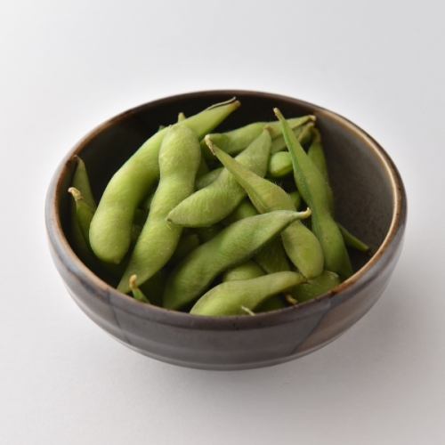 Salt-boiled green soybeans