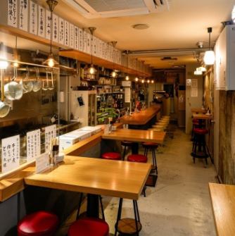 肩の力を抜いて過ごせる、人を選ばない空間。気づけば会話が増え、気づけばもう一杯。少しだけ時間がゆるむ、そんな居心地の良さ。