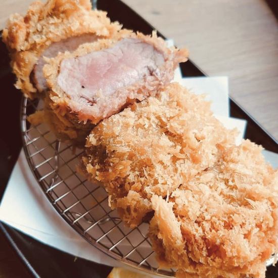 The pork cutlet made from the special meat procured from Yamanashi Koshu is exquisite.