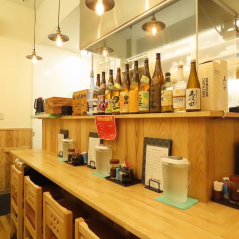 当店にはカウンター席がございますのでお一人様でも気軽にお立ち寄りできます♪仕事帰りのサク飲みにぴったりなお席。女性のお客様でも気軽にお立ち寄り可能です◎テーブル席レイアウト変更が可能ですので、小規模なお集まりから貸切まで幅広く対応可能！秋葉原駅から徒歩4分と駅チカですのでぜひお立ち寄りください！