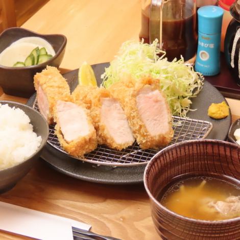 一番人気！最高級六白黒豚を使用【黒豚極上ロースとんかつ定食】