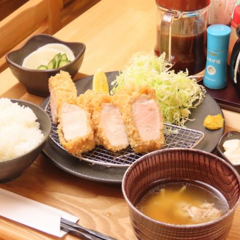 幻と称される希少な赤豚【赤豚極上ロースとんかつ定食】