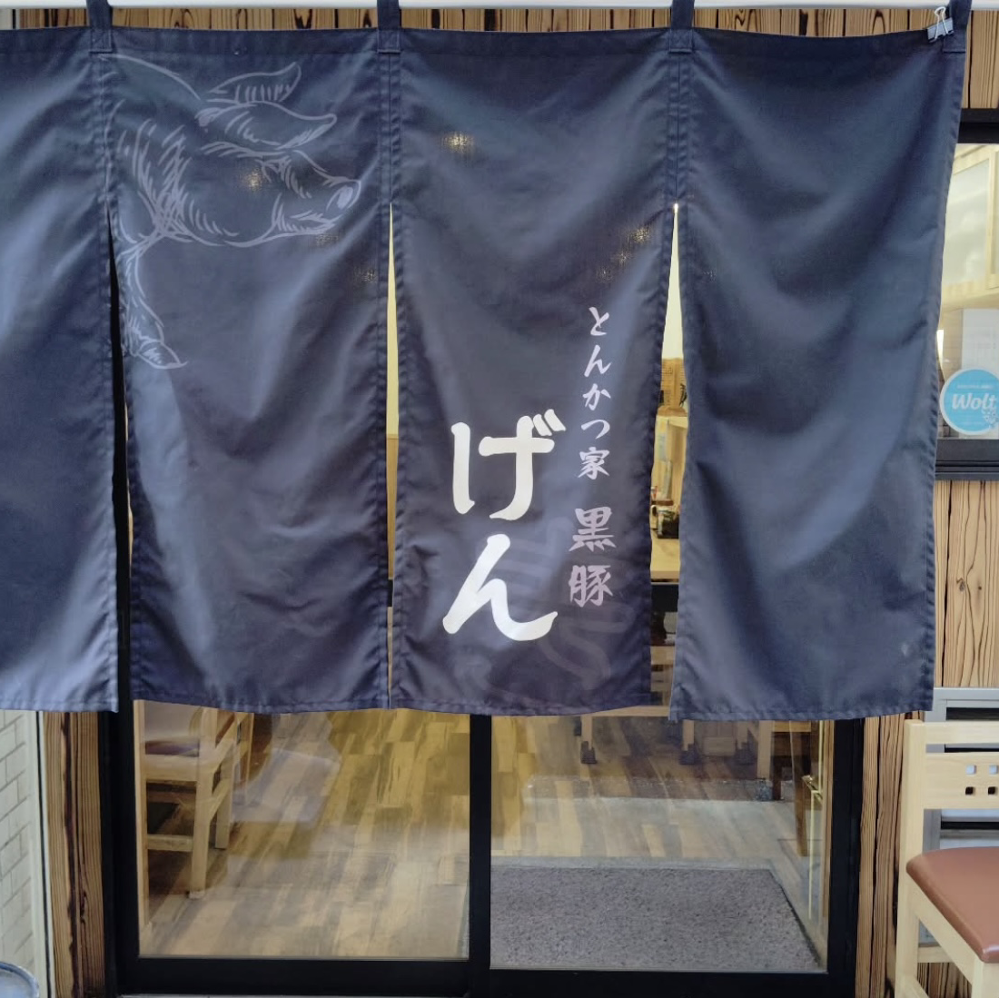 カウンター席をご用意しております。お一人様からご来店ください