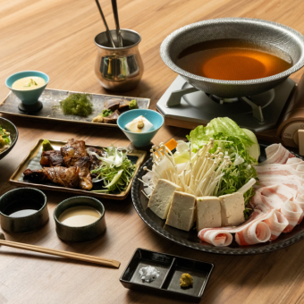 Okinawan cuisine and Agu pork shabu-shabu course 6,600 yen