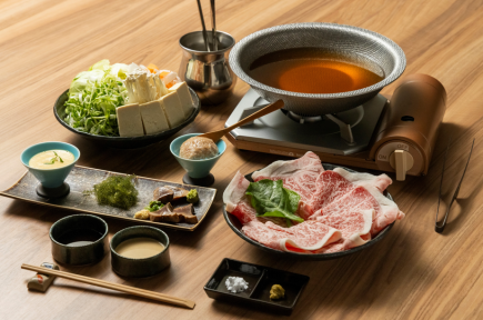 [Enjoy specially selected black wagyu beef] Specially selected Okinawan black wagyu beef shabu-shabu course 13,200 yen per person (tax included)