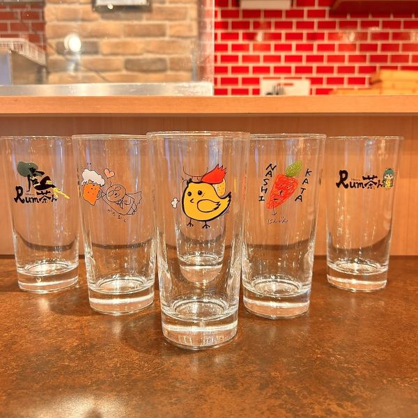 We use tumblers designed by our staff.Makes drinking fun and cute.How about taking a great photo with our original tumbler?