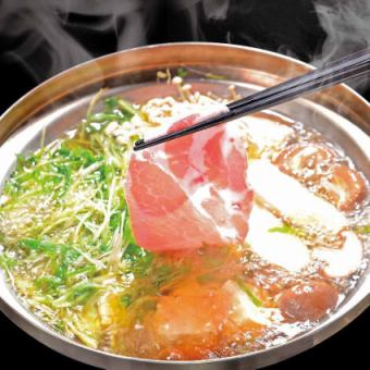 【推荐】当地猪肉和风味蔬菜的火锅套餐《4,000日元（含税4,000日元）》
