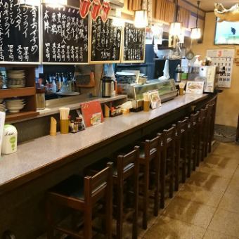 Counter seats that can be used easily even by a single person.It is easy to enter even when you feel like drinking a bit.