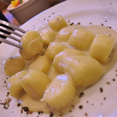 You can choose from 3 types of sauce! Gnocchi