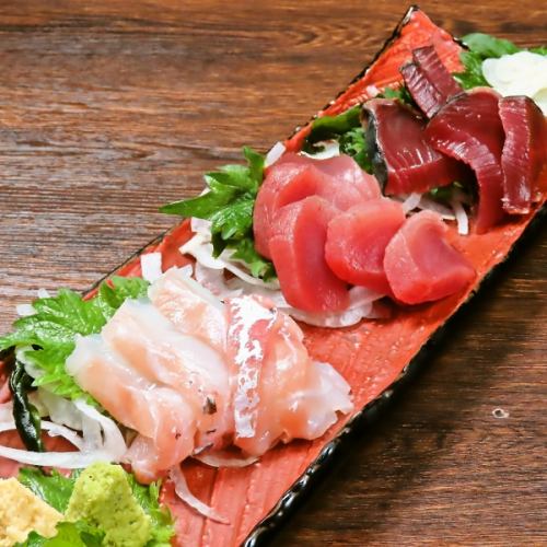 Assortment of three types of sashimi