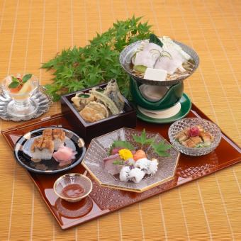 【はも御膳】（鱧落とし、鱧天ぷら、鱧しゃぶ鍋、鱧すし、鱧ざく、デザート）5,500円（税込）