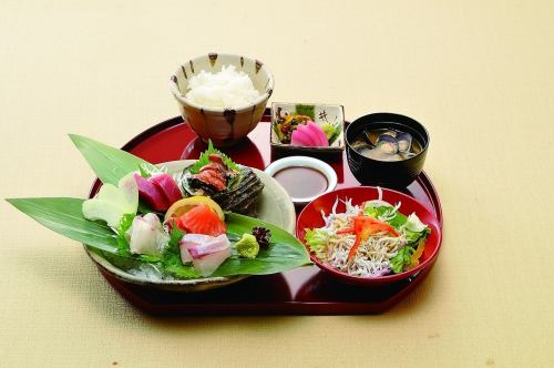 [午餐] 魚販午餐：刺身套餐