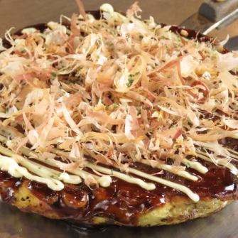 ≪全店人気No.1のお好み焼き≫名物！豚肉をたっぷり100g使用した「ぶた玉」