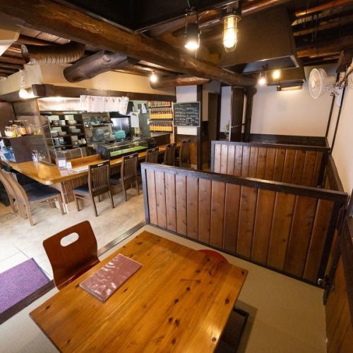 <p>【貸切も可能！】貸切のご利用も承ります！ぜひお気軽にお問い合わせください。友人や同僚と気軽に楽しめる料理とお酒を取り揃えてお待ちしております。賑やかで居心地の良さと親しみやすさが魅力♪仕事帰りやサク飲みに、ぜひご利用ください！</p>