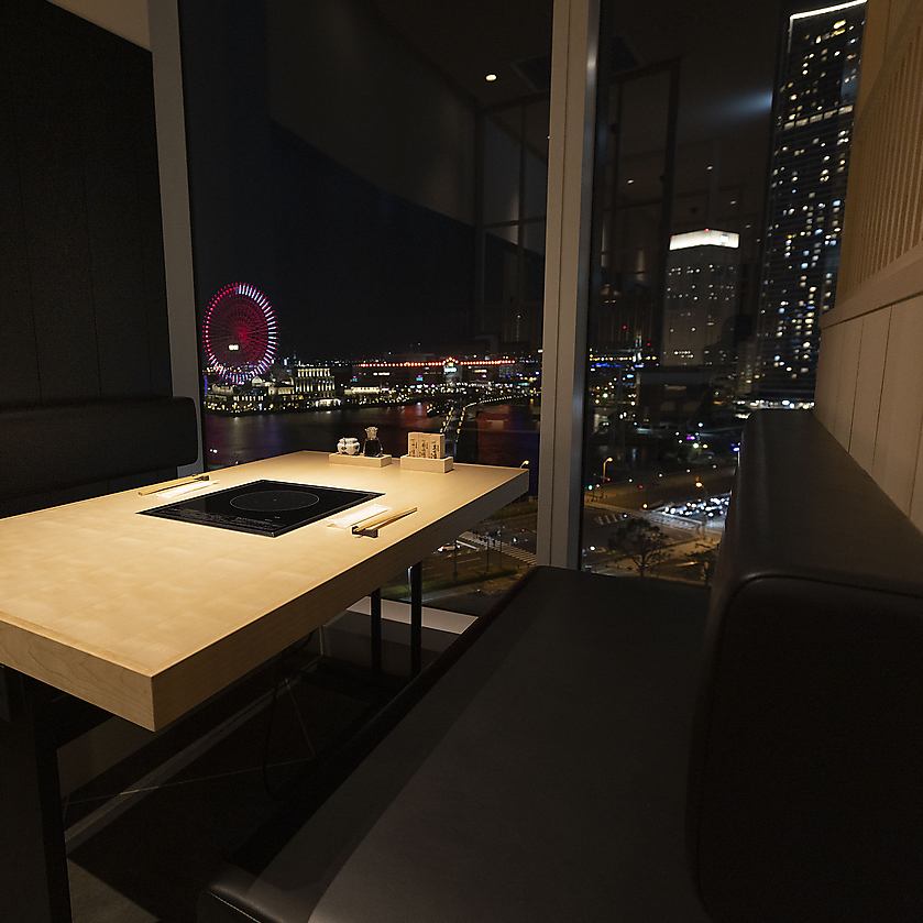 You can enjoy the scenery of Minatomirai in a spacious space!