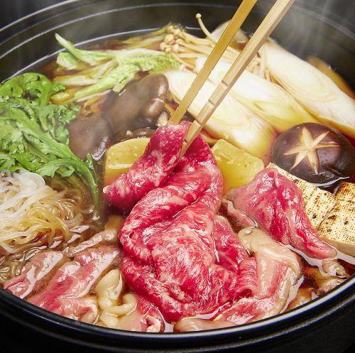 Beef shabu-shabu hot pot Beef sukiyaki hot pot ~The special sauce brings out the umami of the meat~