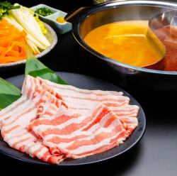 酸辣湯と横濱火鍋の2色鍋