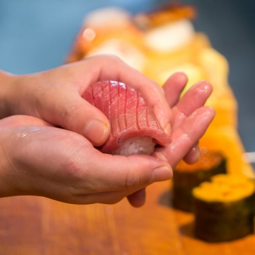 デカ盛り寿司で驚きと笑顔