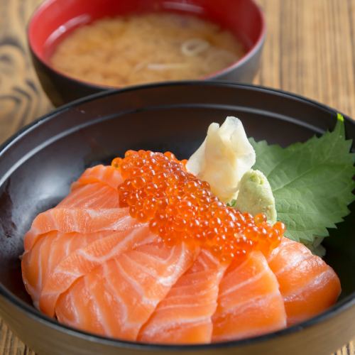 サーモンいくら丼
