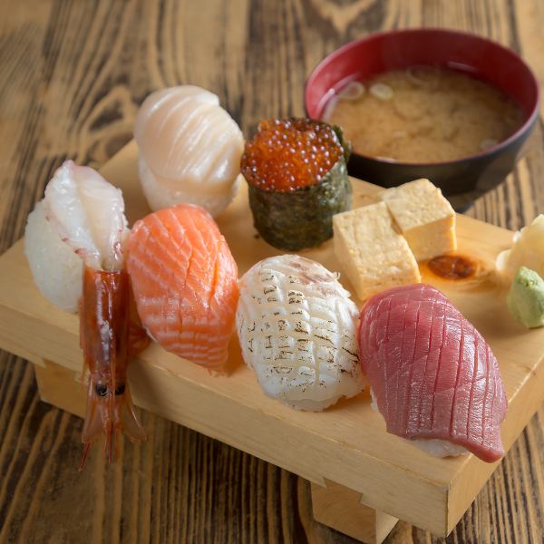 【人気No.1】本鮪からいくらまで、豪華なネタを使った握り寿司6貫、味噌汁付き  握り寿司 上 2,970円(税込)