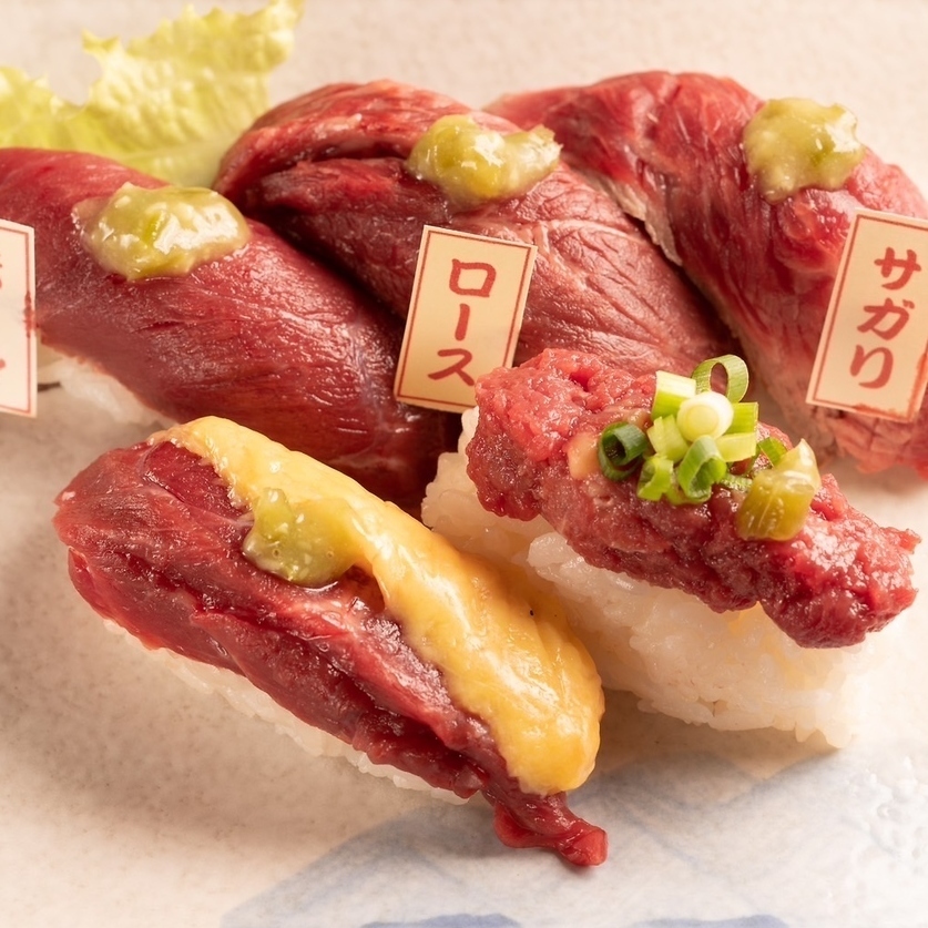 希少部位も楽しめる絶品馬刺し!旨味が溢れる桜肉寿司も必食です