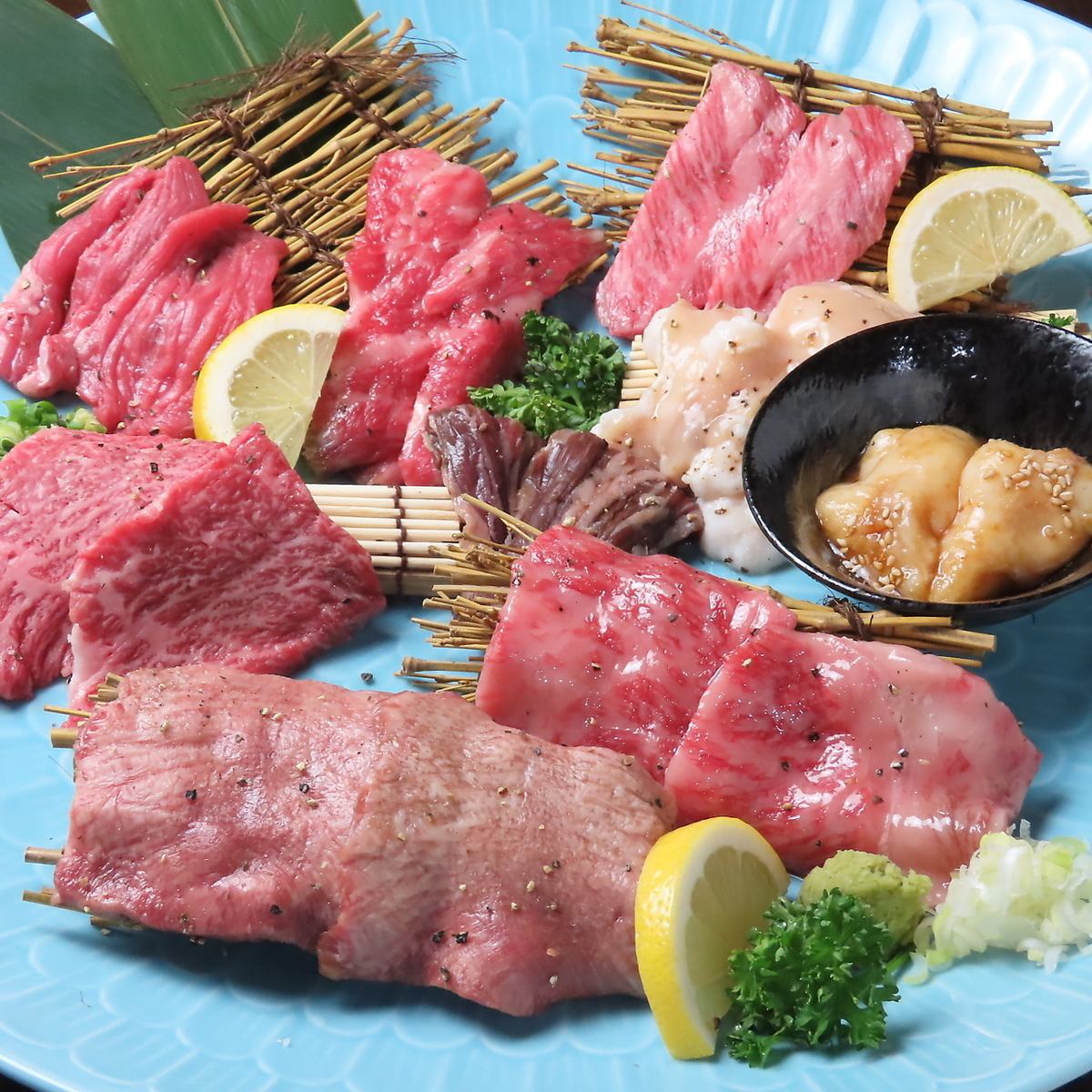 独自の仕入れだからこそできる圧倒的コスパと炭火で芳醇な香りと共に肉の良さを味わう