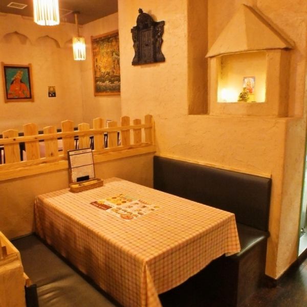 Spacious, relaxing sofa-like seat is popular ★ Girls 'Association enjoying plenty of Indian cuisine is sometimes wonderful! It is still best for girls' society because we can talk without worrying about surroundings!