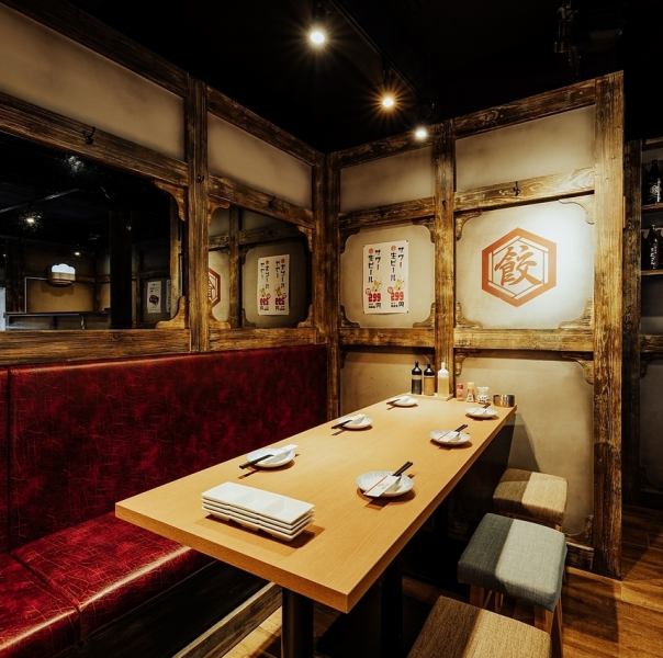 【川崎駅の仲間内の飲み会は自信あります◎】飲み放題付きコース2500円～。食べ放題2750円～。飲み放題555円～！！空間よし、味良し、ドリンク早い！そんなお店を全員で目指しています！川崎駅での女子会、合コン、会社宴会、仲間との飲み会は餃子酒場 肉汁とっつぁん川崎店にお任せ◎