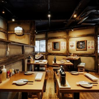 Extremely convenient! The open seats are perfect for a quick 99 yen highball! The space is cozy and cool, yet extremely cost-effective! Of course, they can be connected, so they can also be used as a private space for groups!