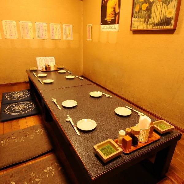 【８人以上の宴会も可能】 移動式の座敷席になりますので、最大１２名様までお座り頂けます。お席に限りがございますので、１２人以上でご利用希望の際は、お電話にてご確認ください。