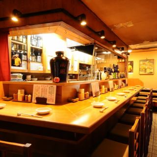 お一人でお仕事終わりの一杯や、カップルやご夫婦でのご利用などにぴったりです！こだわりのお料理と美味しいお酒でゆっくりと落ち着いた時間をお過ごしください。