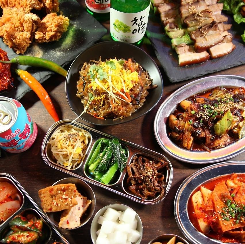 Samgyeopsal and Korean chicken ♪ Street food such as cheese balls and Kimmari are also included!
