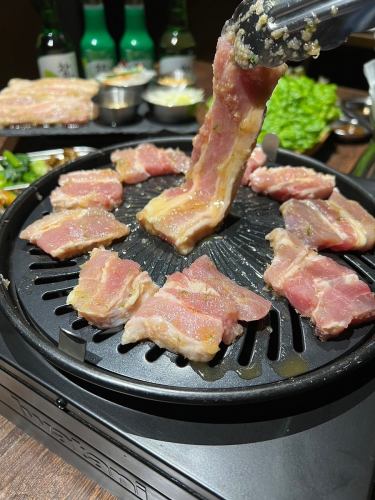 Traditional taste from Sannomiya main store.!Salted samgyeopsal with green onions
