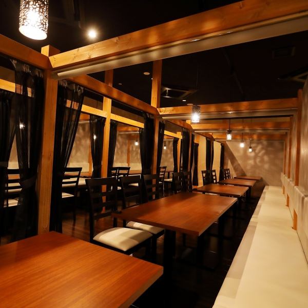 [The versatile floor can accommodate up to 40 people] The spacious interior with a warm wooden feel allows for infinite seating combinations♪ We can accommodate any group, from 2 people to 6, 8, 12, or 20 people! You can dine in a single row with a maximum of 40 people, all of whom can be seen! Private reservations are also possible♪ Please feel free to contact us! Great value for parties, all-you-can-drink courses start from 3,000 yen♪