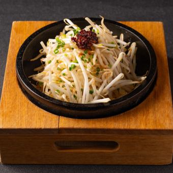 Stone-grilled bean sprouts